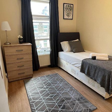 Hôtel Amazing New House In Londres Extérieur photo