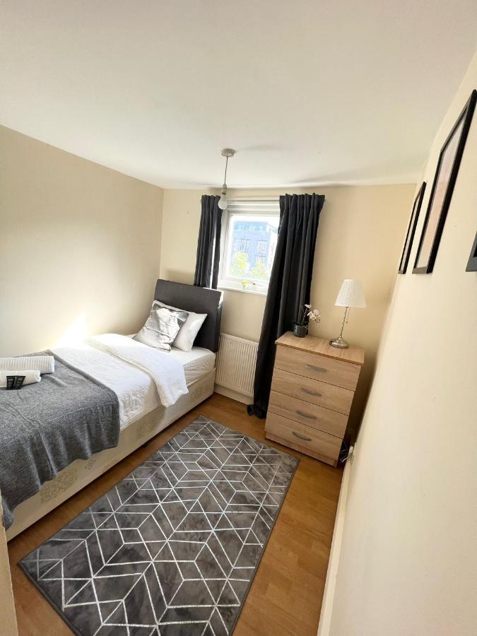 Hôtel Amazing New House In Londres Extérieur photo