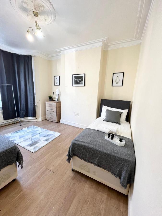 Hôtel Amazing New House In Londres Extérieur photo