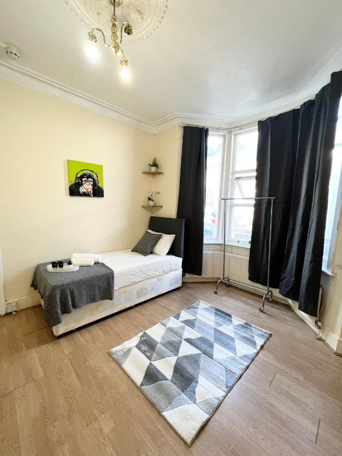 Hôtel Amazing New House In Londres Extérieur photo
