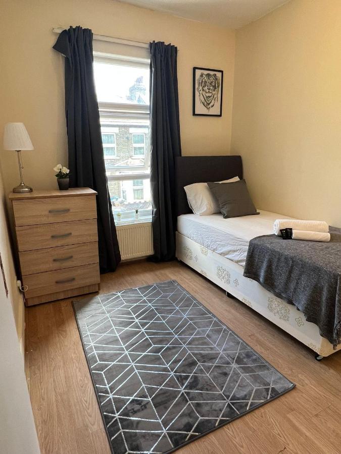 Hôtel Amazing New House In Londres Extérieur photo